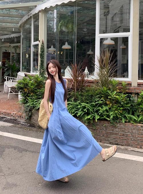 蓝色连衣裙配什么鞋