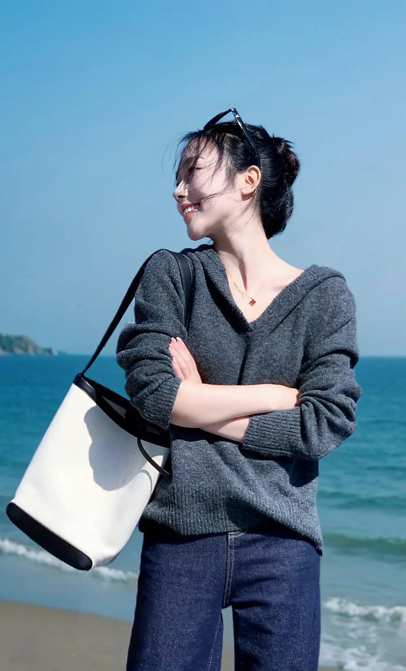 牛仔套头上衣怎么搭配图片