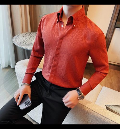 男红色衬衫怎么搭配
