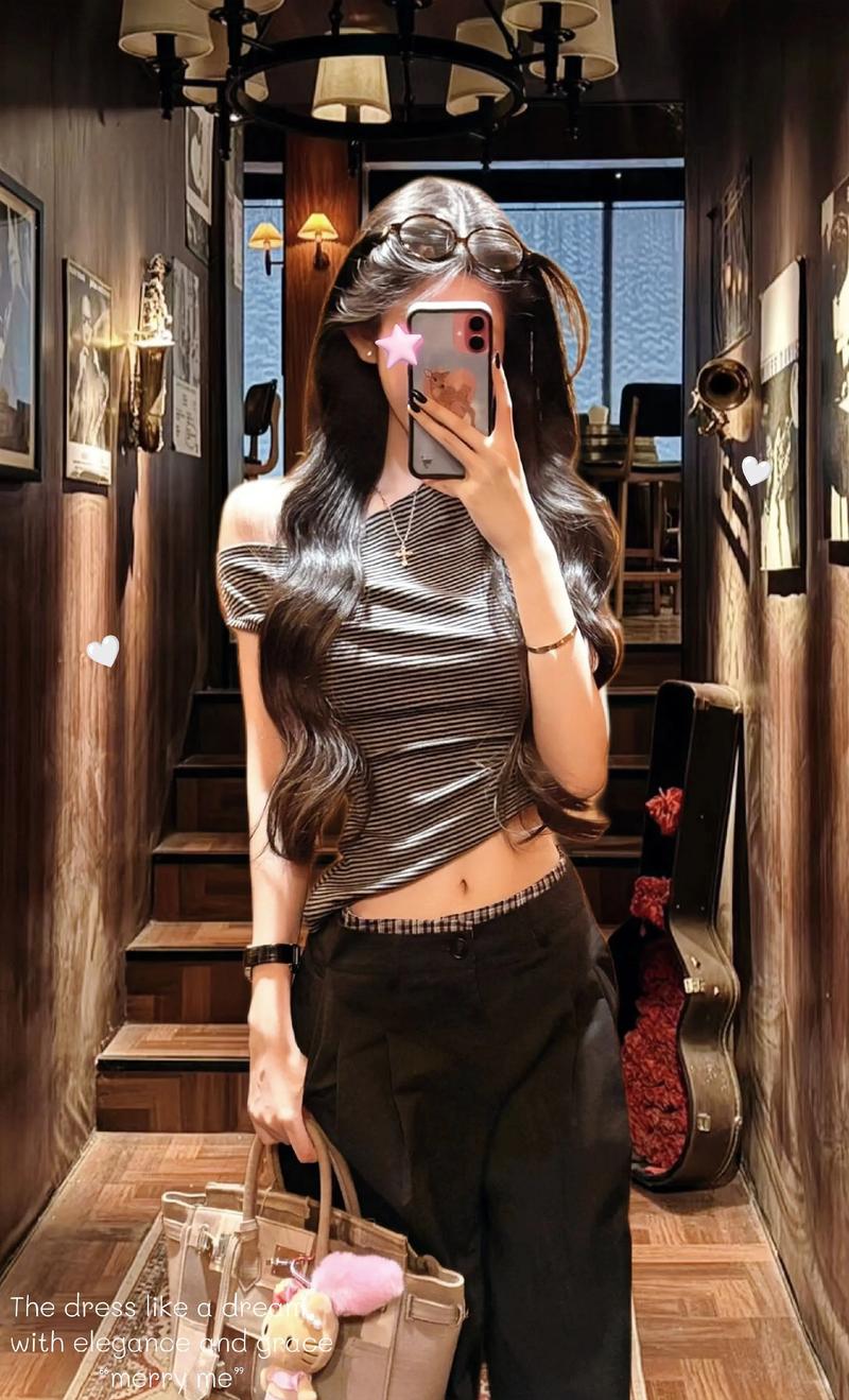 露锁骨上衣怎么搭配