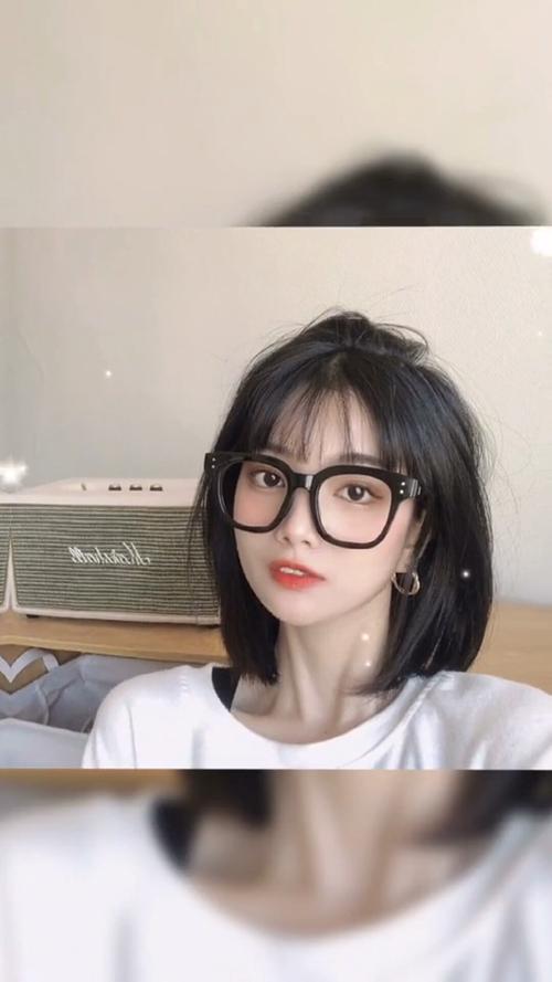 带眼镜适合什么发型