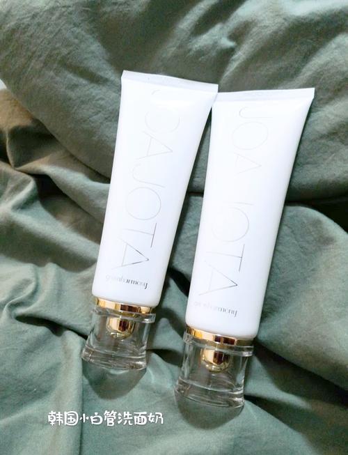韩国洗面奶，白色瓶子