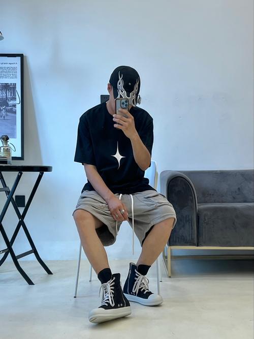 匡威的鞋子怎么搭配男