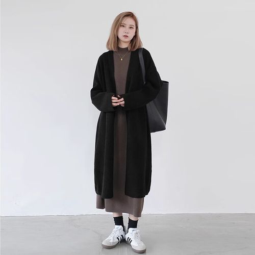 灰色大衣配什么毛衣