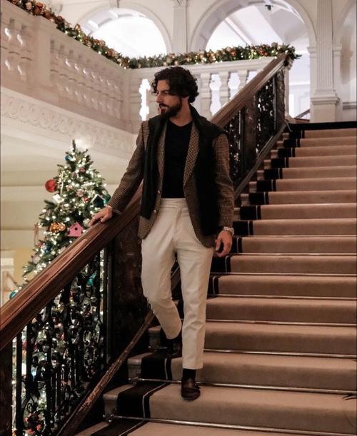 咖啡色皮鞋怎么搭配裤子好看