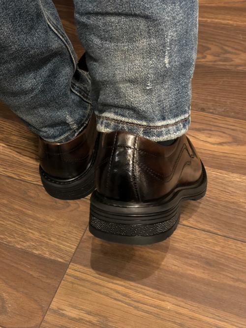 咖啡色皮鞋怎么搭配裤子好看