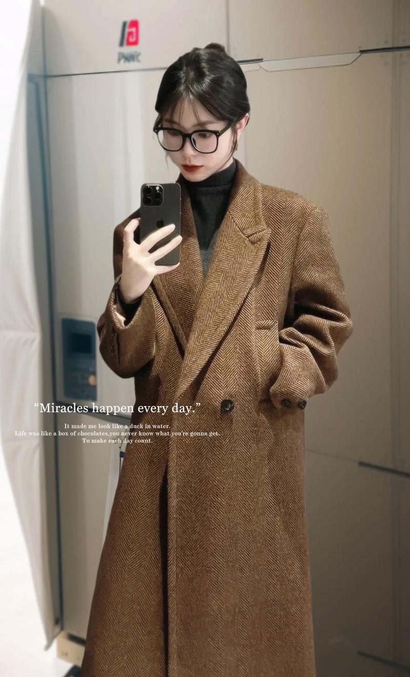 棕色呢子衣怎么搭配图片