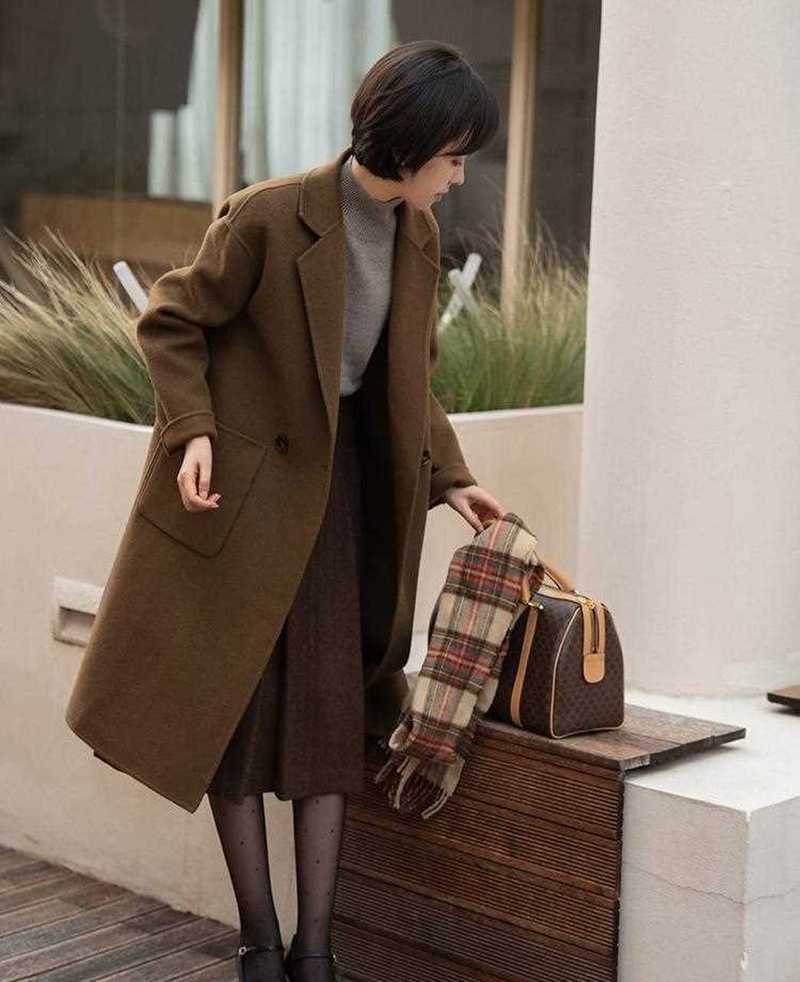 棕色呢子衣怎么搭配图片