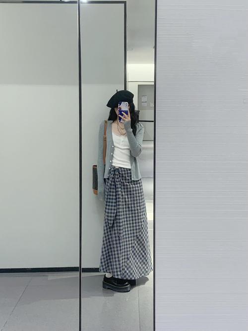 灰色长裙配什么鞋子