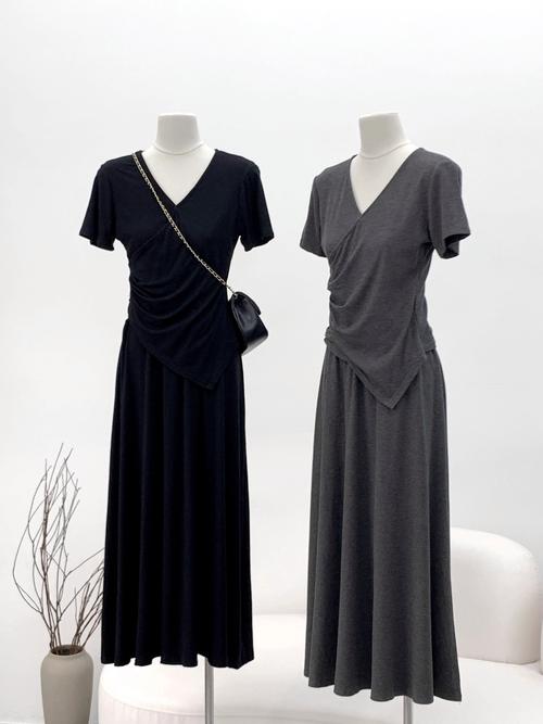 灰色长裙配什么鞋子