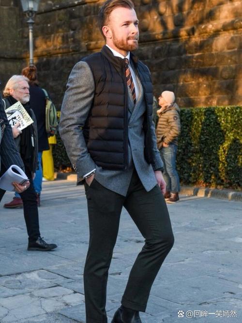 羽绒男马甲怎么搭配