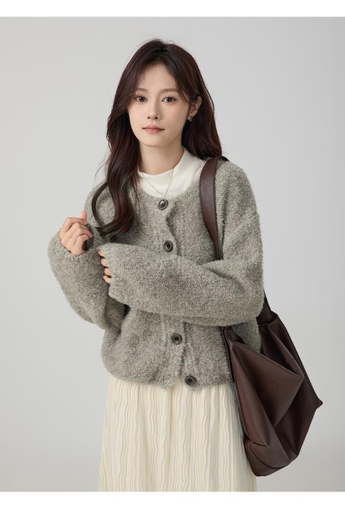 小款开衫怎么搭配下装