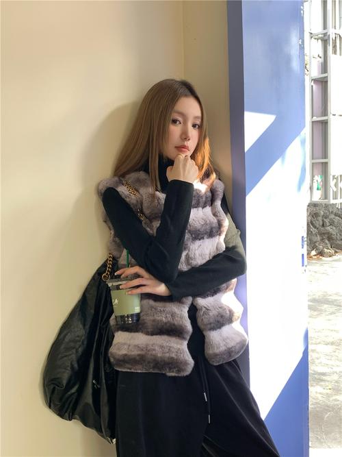 兔毛皮草马甲怎么搭配