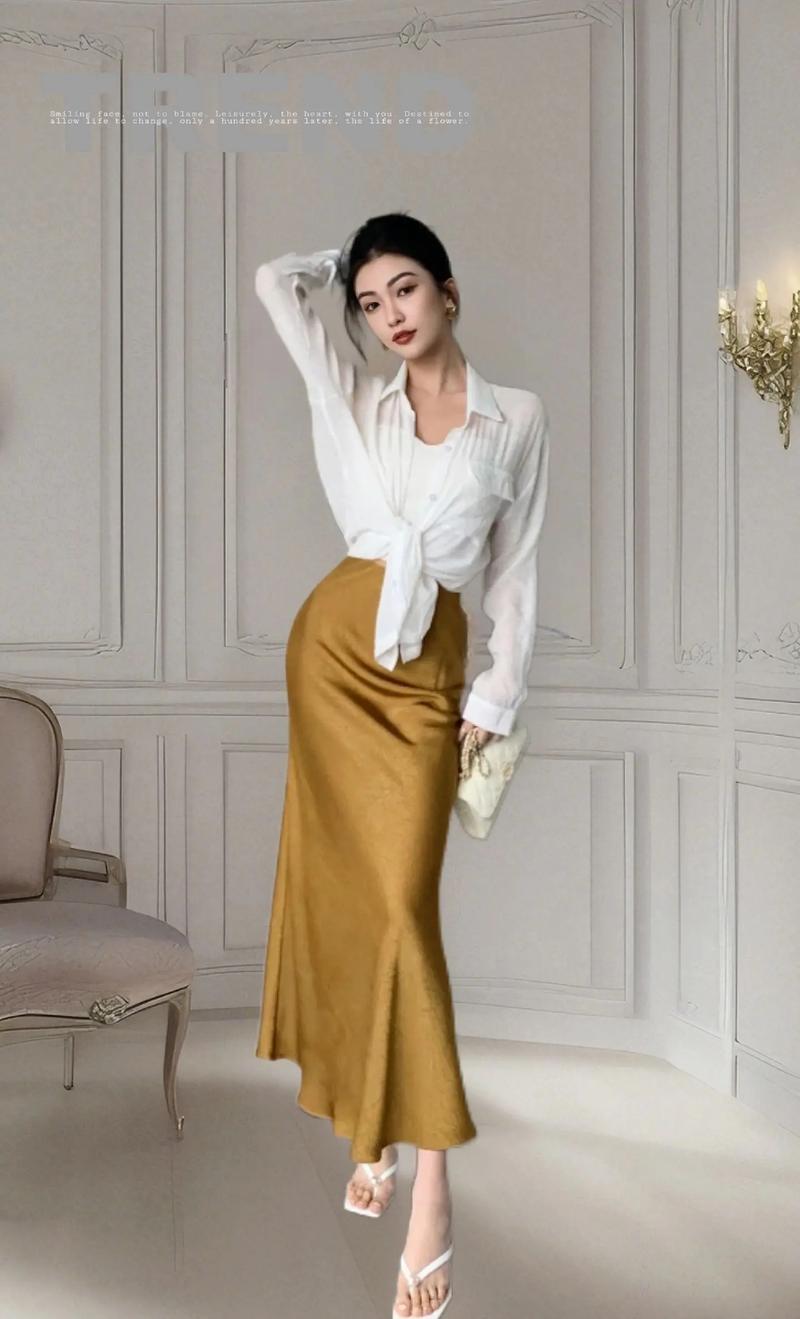 金色百褶裙怎么搭配