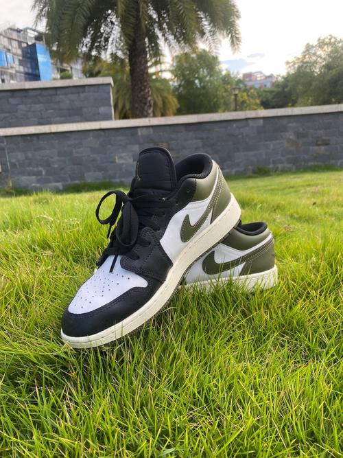 黑绿色鞋怎么搭配衣服好看吗