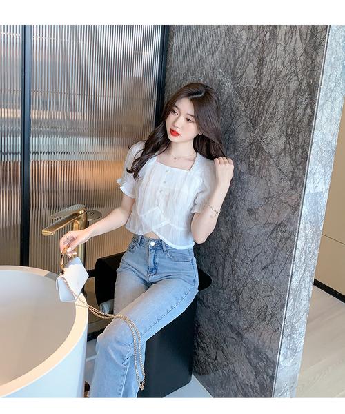 短款小衫怎么搭配