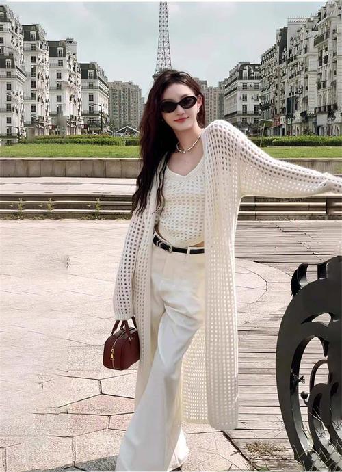 长镂空衫怎么搭配