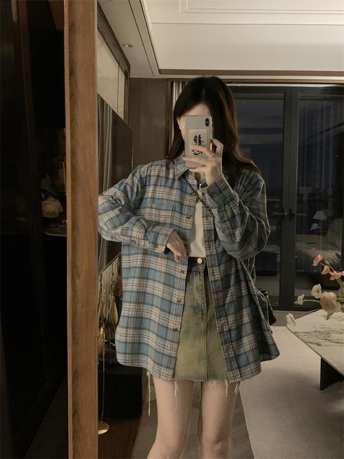 长款衬衣外穿怎么搭配