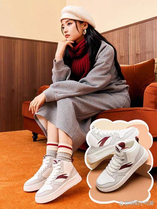 耐克坡跟鞋怎么搭配衣服