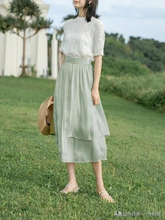 绿色裙子配什么颜色上衣