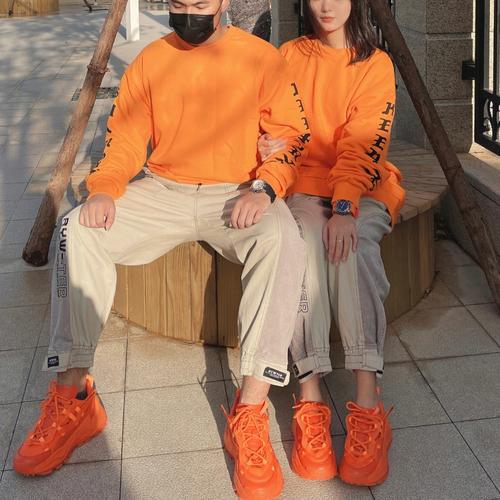 荧光橙色鞋子怎么搭配