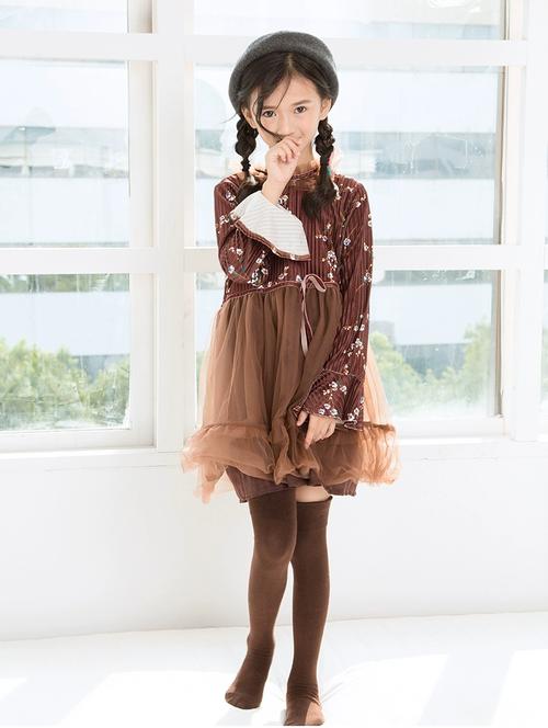 宝宝长筒袜怎么搭配衣服