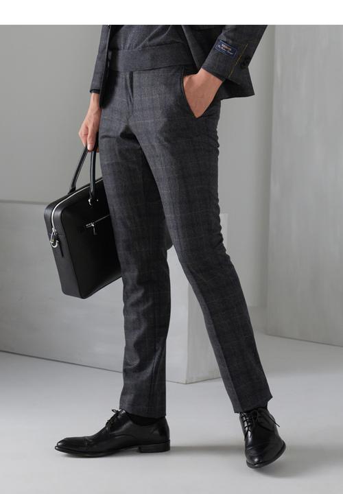 灰色西裤配什么上衣