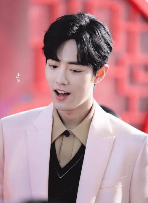 男士粉色西服怎么搭配