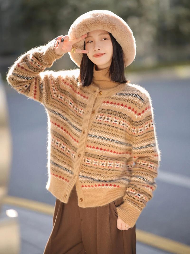 毛衣要怎么搭配才好看