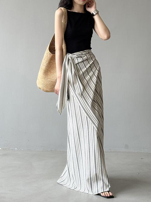 条纹半身裙子怎么搭配