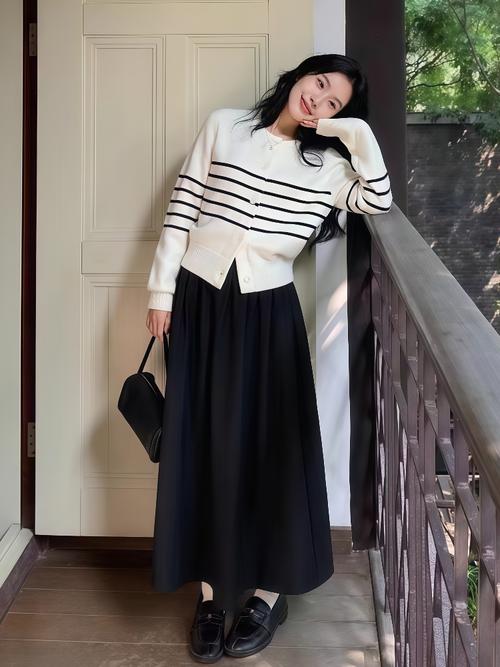 条纹半身裙子怎么搭配