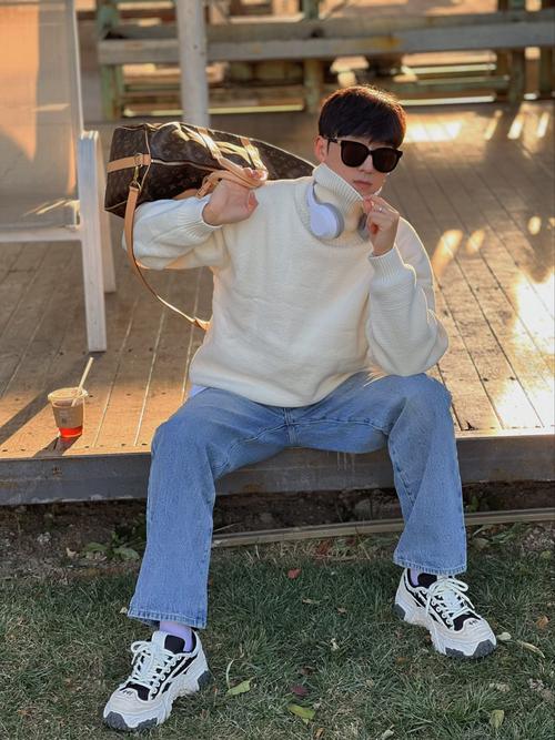 男款高领毛衣怎么搭配