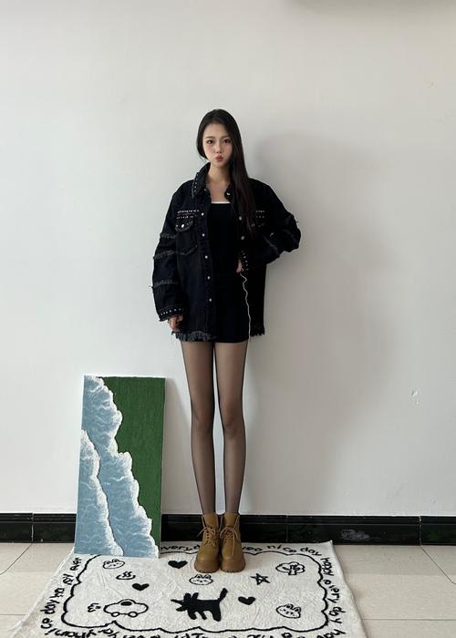 丝袜牛仔连衣裙怎么搭配