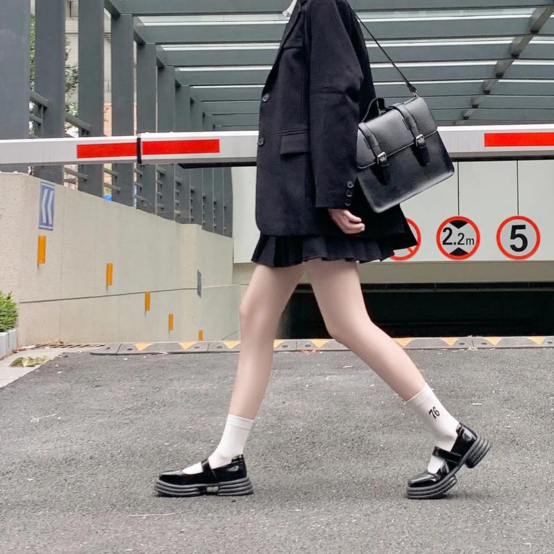 中筒袜怎么搭配图片