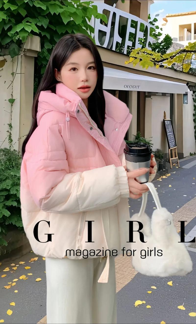 粉色短款羽绒服怎么搭配