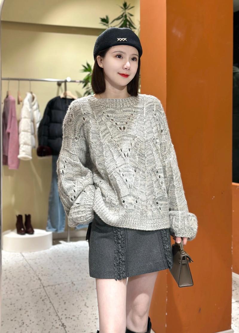 灯笼袖毛衣怎么搭配