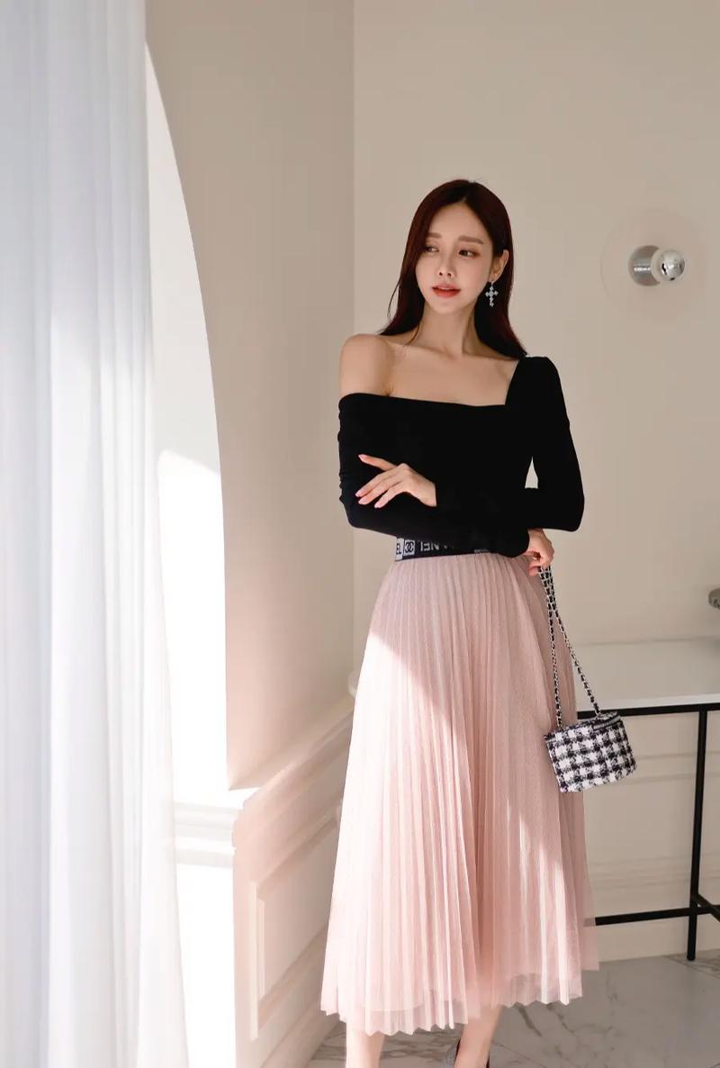 单肩毛衣裙怎么搭配