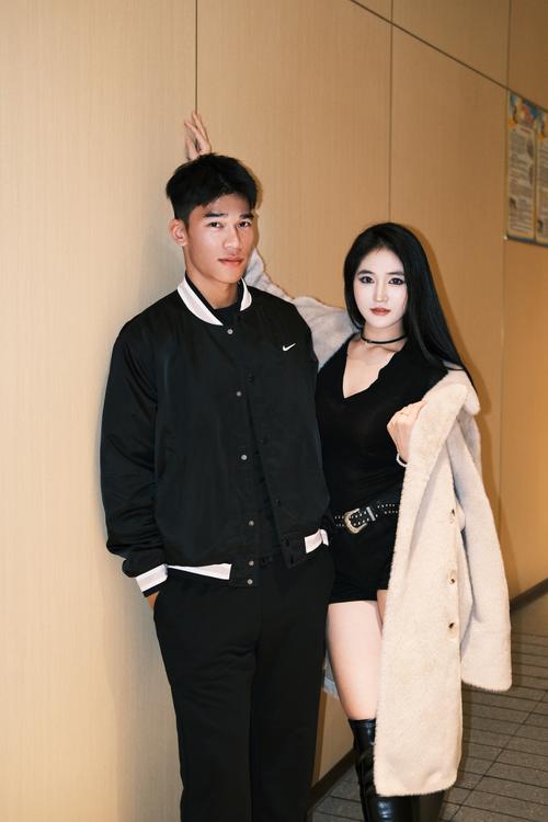 黑棒球服怎么搭配好看