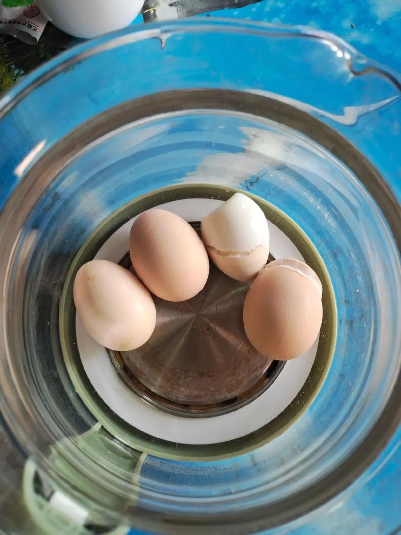 煮鸡蛋为什么会破