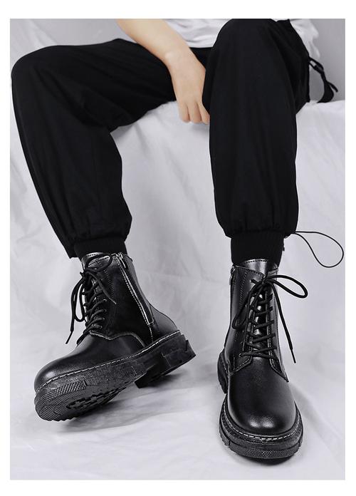 高帮男士靴子怎么搭配