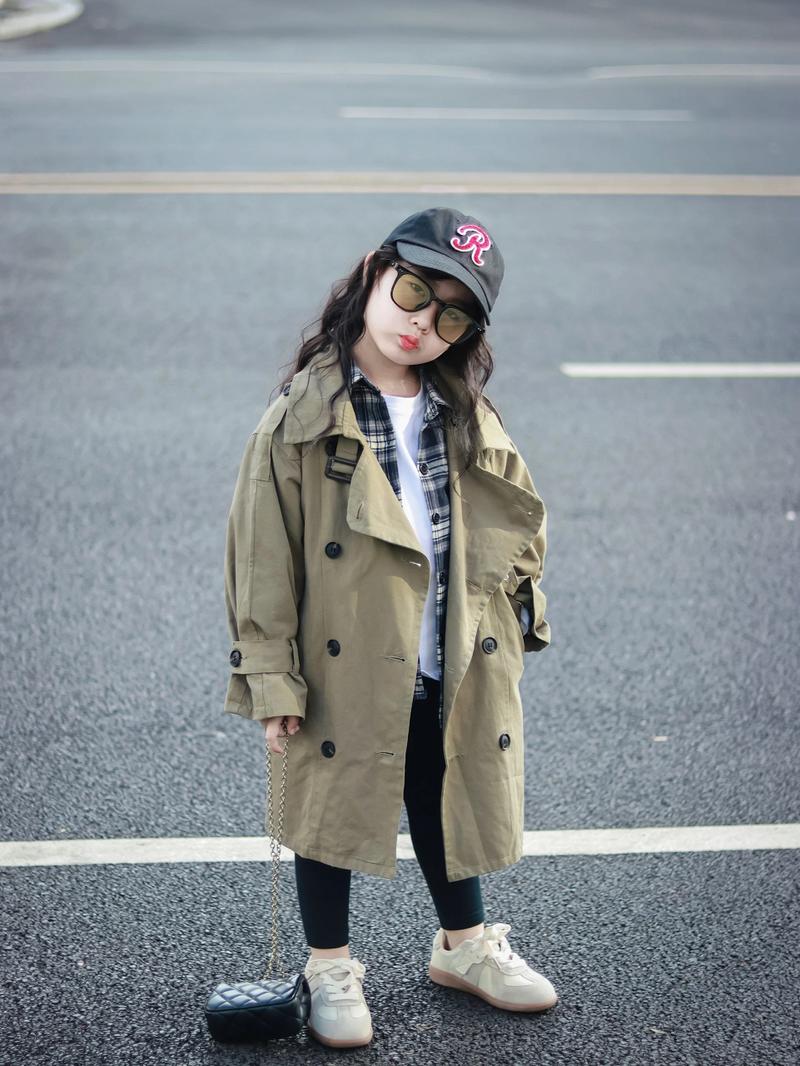 女童风衣外套怎么搭配