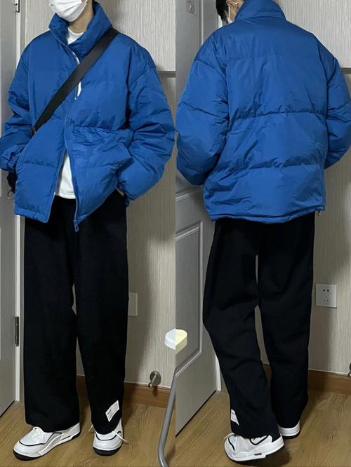 男款蓝色羽绒服怎么搭配图片欣赏