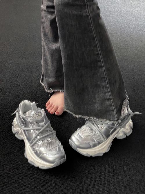 森灰色短靴怎么搭配