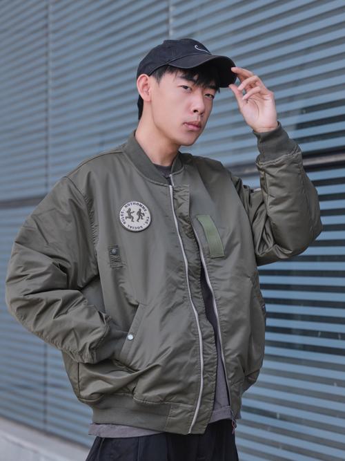 短款飞行员夹克怎么搭配