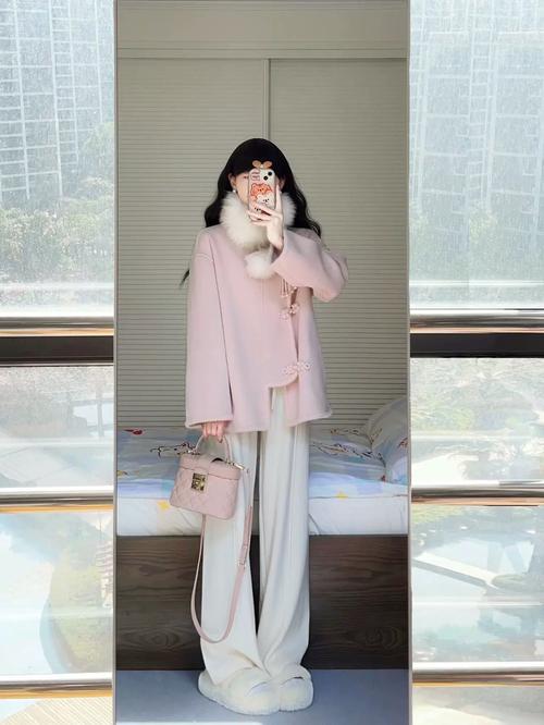 中长款小香风大衣怎么搭配