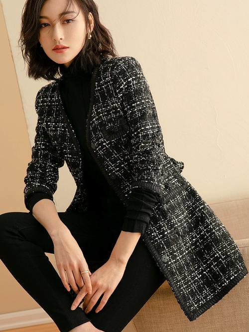 中长款小香风大衣怎么搭配