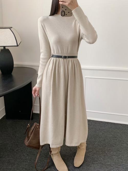 没过膝毛衣裙怎么搭配