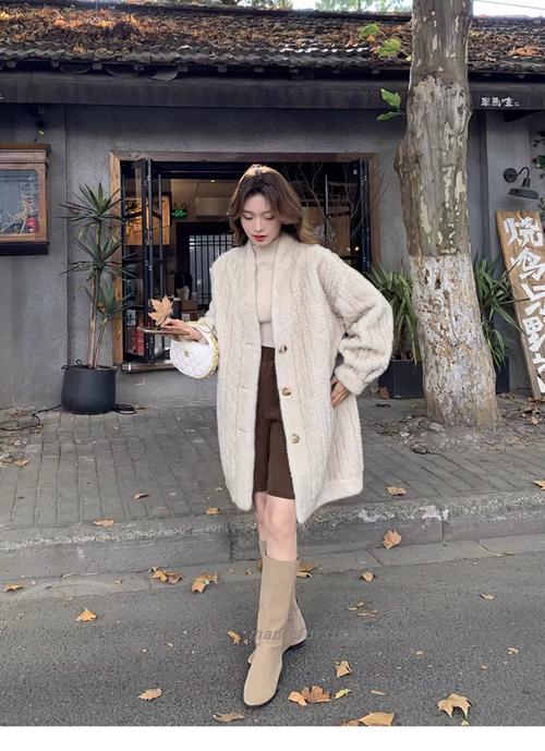 中长款的休闲款怎么搭配图片