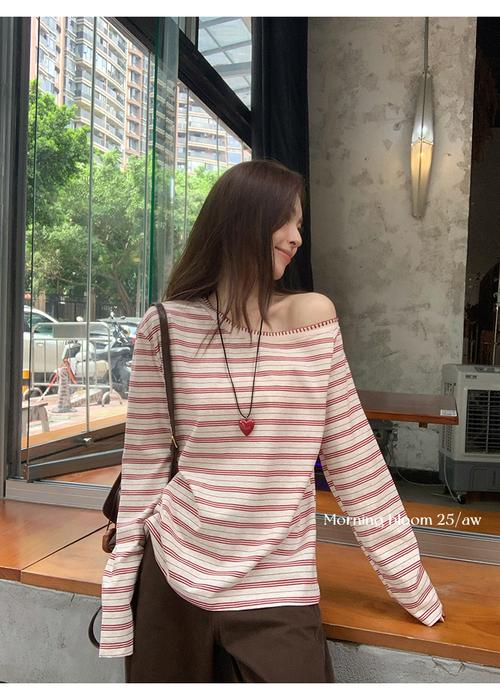 条纹红上衣怎么搭配图片欣赏