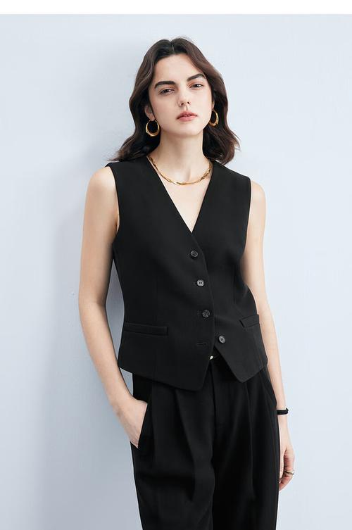 黑色长款马甲外套怎么搭配图片欣赏